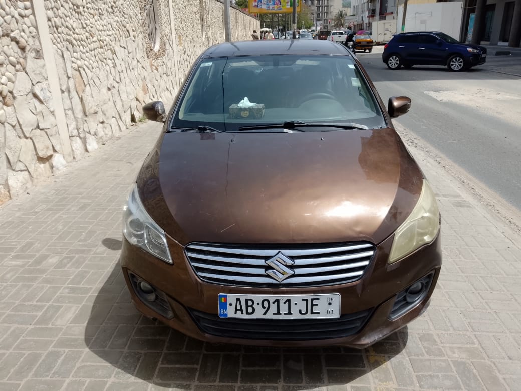 Voiture de transfert climatisée vue de face